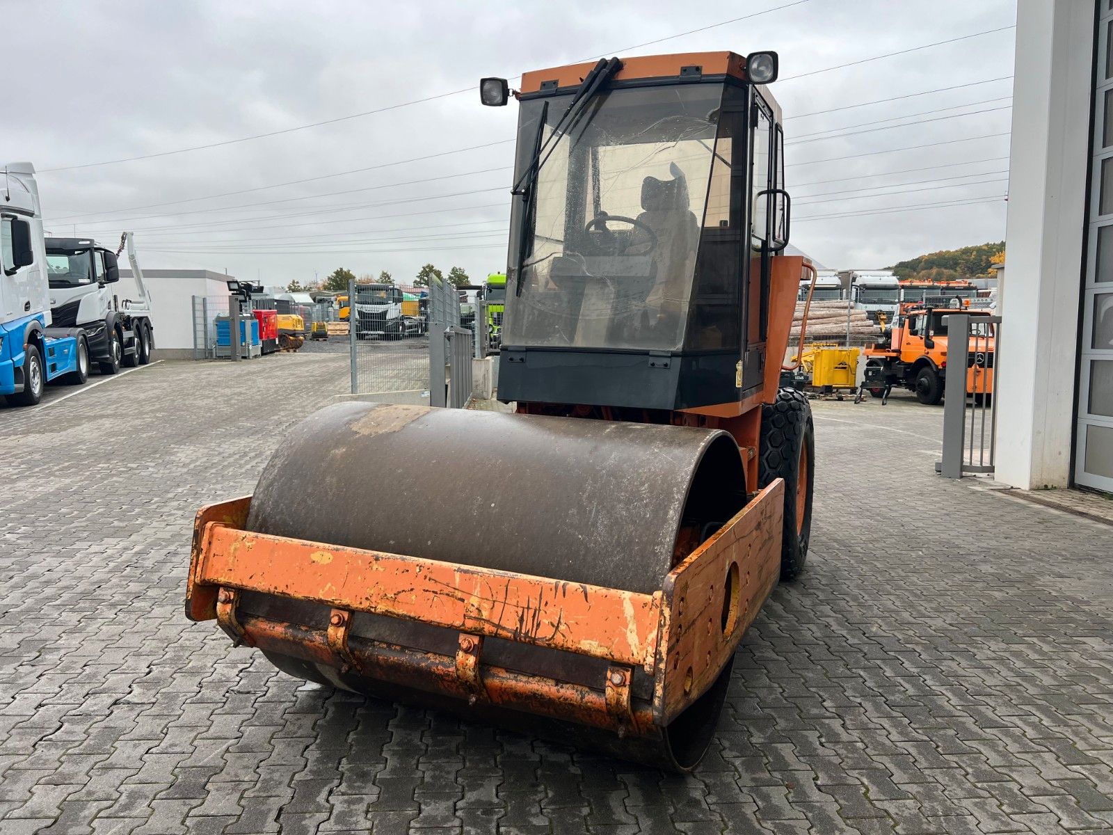 Fahrzeugabbildung CAT CS 433C Walze / 3804 h