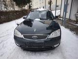 Ford Mondeo 2,0 Ghia Ghia - Ford Mondeo aus 2005: Ghia