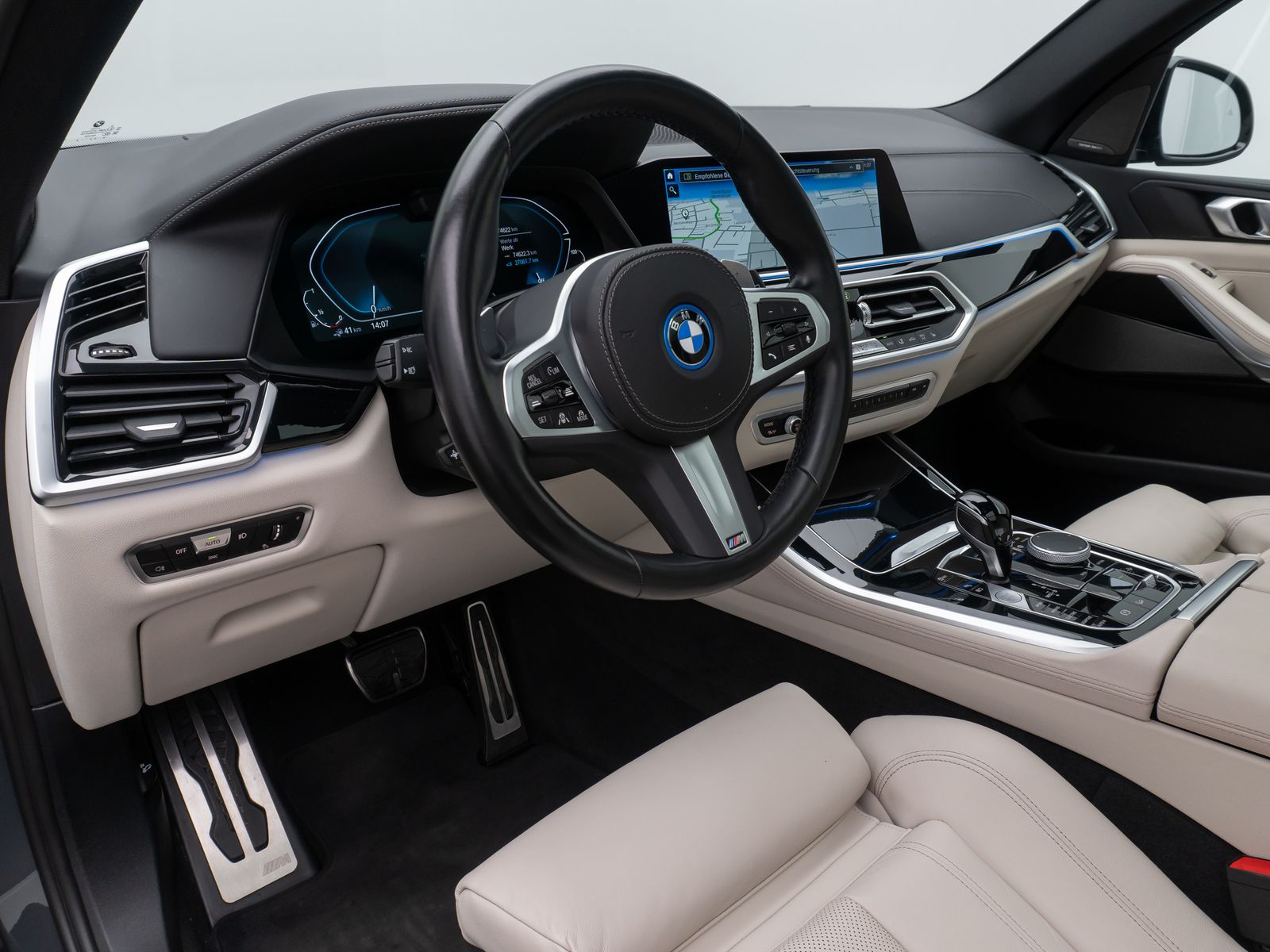 Fahrzeugabbildung BMW X5 xD45e M Sport Kamera Laser Panorama HUD H/K