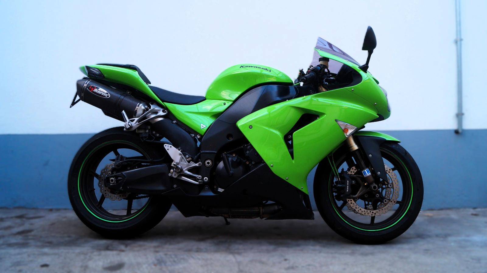 Kawasaki Ninja ZX-10R | *Akra* | Insp.+ Reif. + Kette NEU