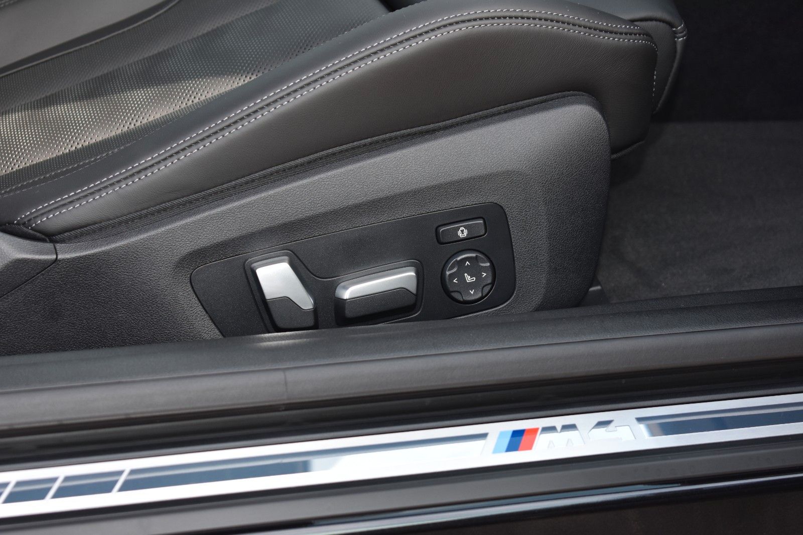 Fahrzeugabbildung BMW M4 Coupe xDrive Competition