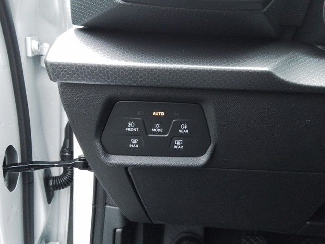 Fahrzeugabbildung SEAT Leon TSI Style LED Climatronic GRA PDC SH LM