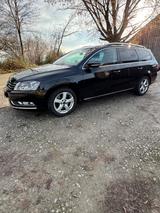 Volkswagen Passat Variant AUTOM./VOLL LEDER /SHZ - Volkswagen Passat Variant aus 2012