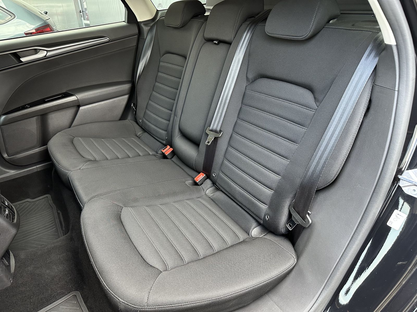 Fahrzeugabbildung Ford Mondeo Turnier 2.0 EB Titanium NAV+LED+AHK+SHZ