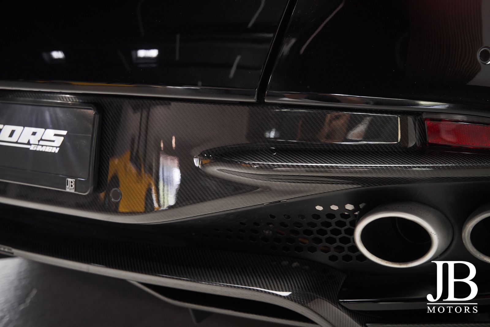 Fahrzeugabbildung Aston Martin DBS V12 770 Ultimate Carbon Performance Seats