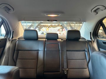 MYAUTOCENTER – Gebraucht- und Jahreswagen mit Werkstattservice in Pfaffenhofen Mercedes-Benz E 200 *AHK*Abstandstempo*Teilleder*Szhz*