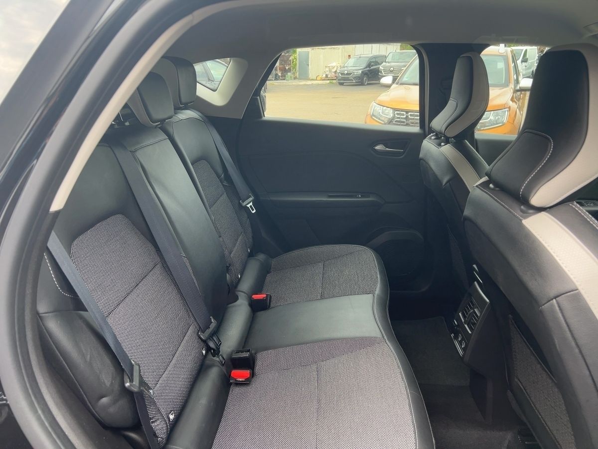 Fahrzeugabbildung Renault Captur INTENS E-TECH Plug-in 160 Navi Kamera