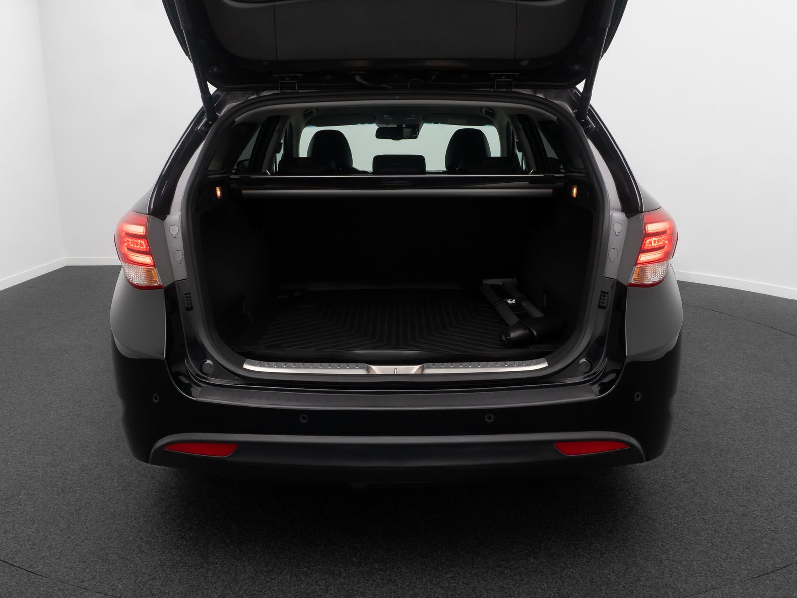 Fahrzeugabbildung Hyundai i40 Premium Kamera DAB Memory InfinitySound 18"