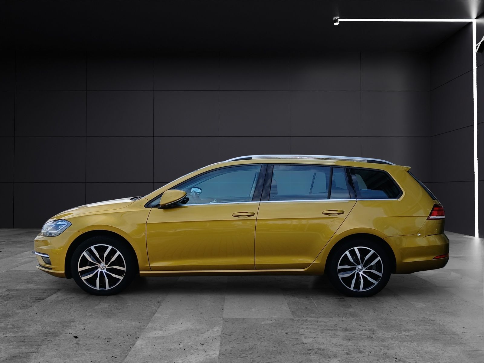 Fahrzeugabbildung Volkswagen Golf VII Variant TSI Highline LED Navi ACC SHZ R