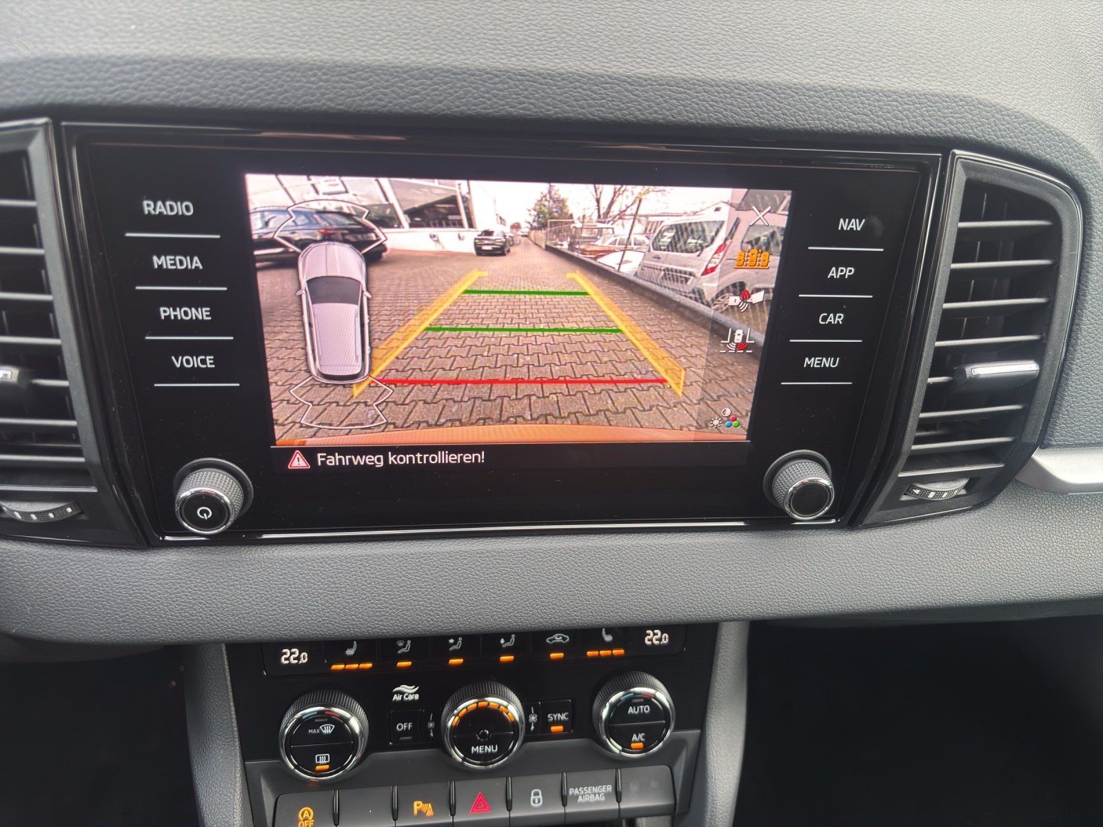 Fahrzeugabbildung SKODA Karoq Tour 1,5 TSI 110 kW DSG