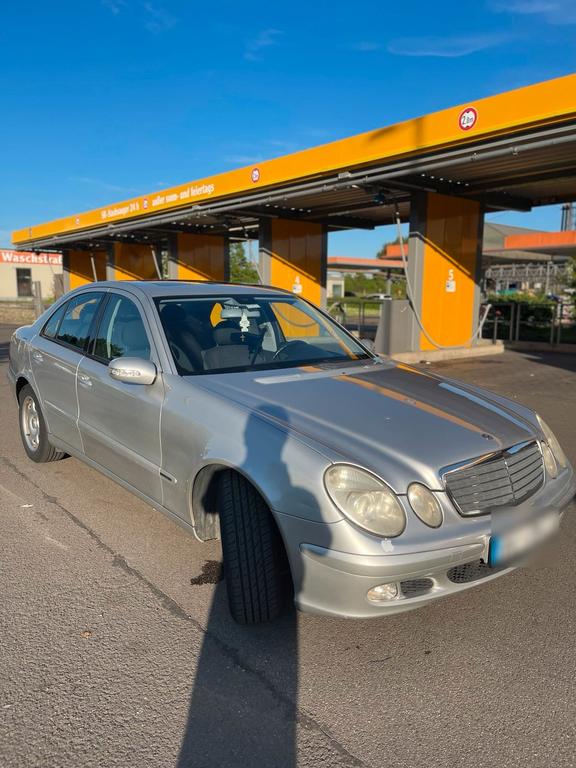 Mercedes-Benz E 220