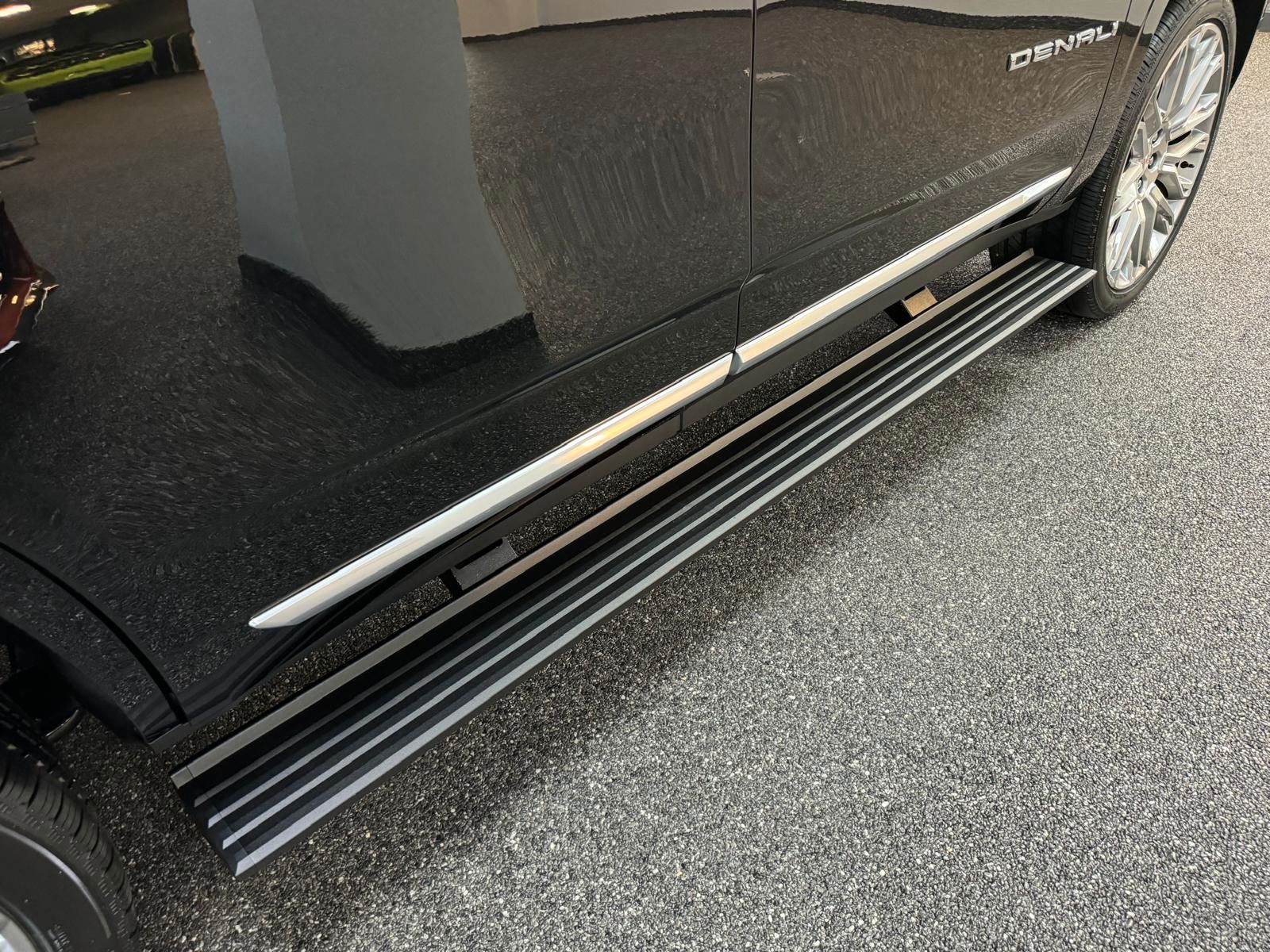 Fahrzeugabbildung GMC YUKON DENALI 2026-24" RÄDER, ENTERTAINMENT