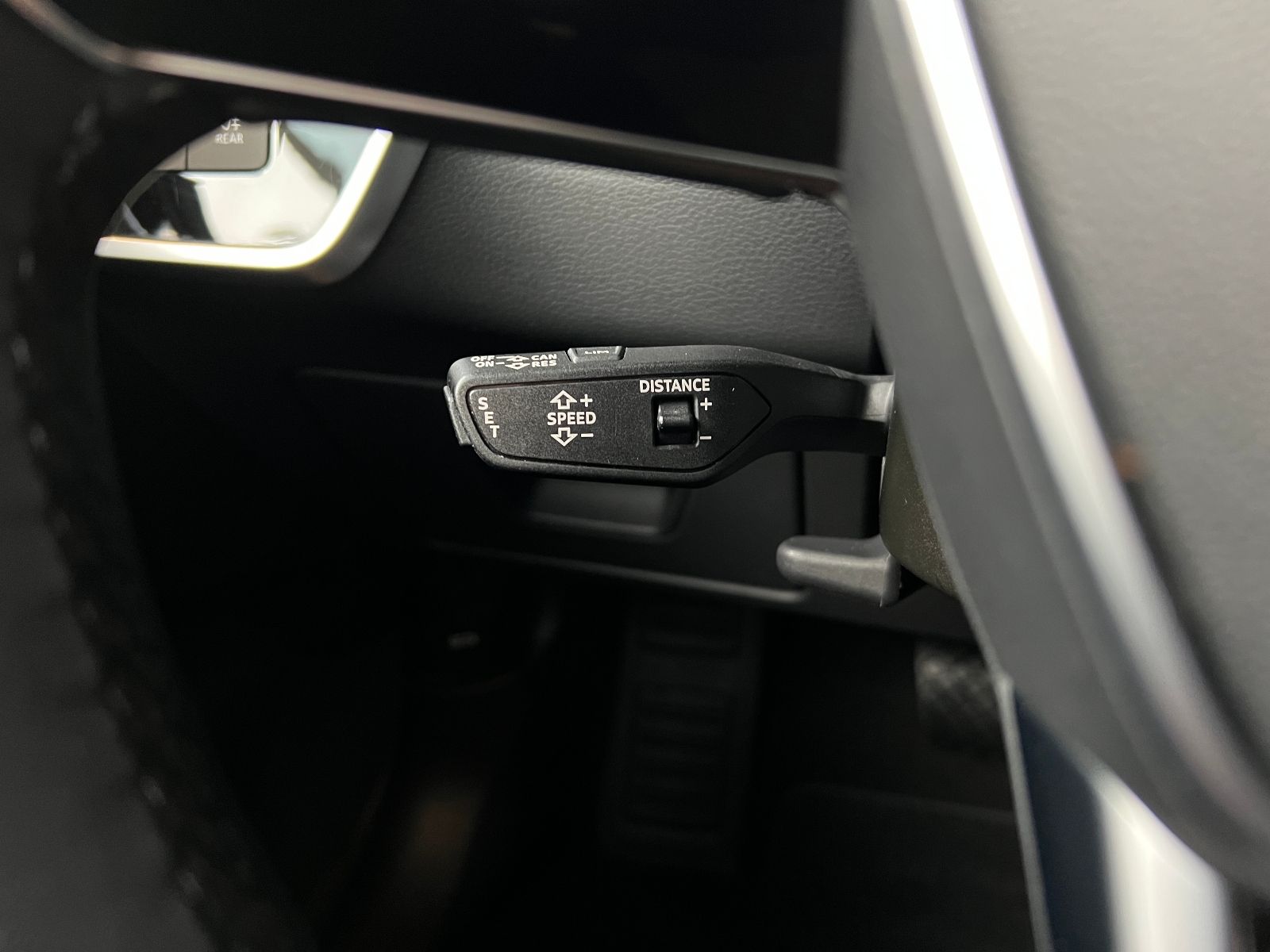 Fahrzeugabbildung Audi A6 Avant 40 TDI S-LINE AHK ACC NAVI ALU