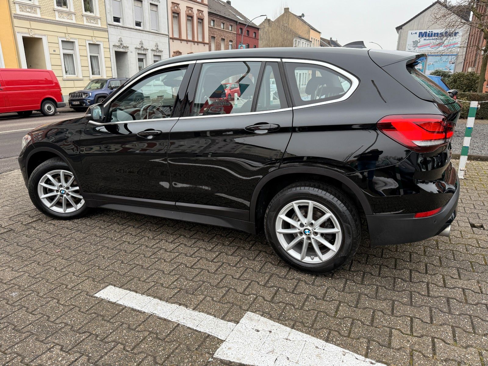 Fahrzeugabbildung BMW X1 Baureihe X1 xDrive 18 d NAVI PROF LED AHK DAB