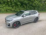 BMW iX1 xDrive30, Pano, Leder, Headup, Navi uvm. - silberne BMW iX1
