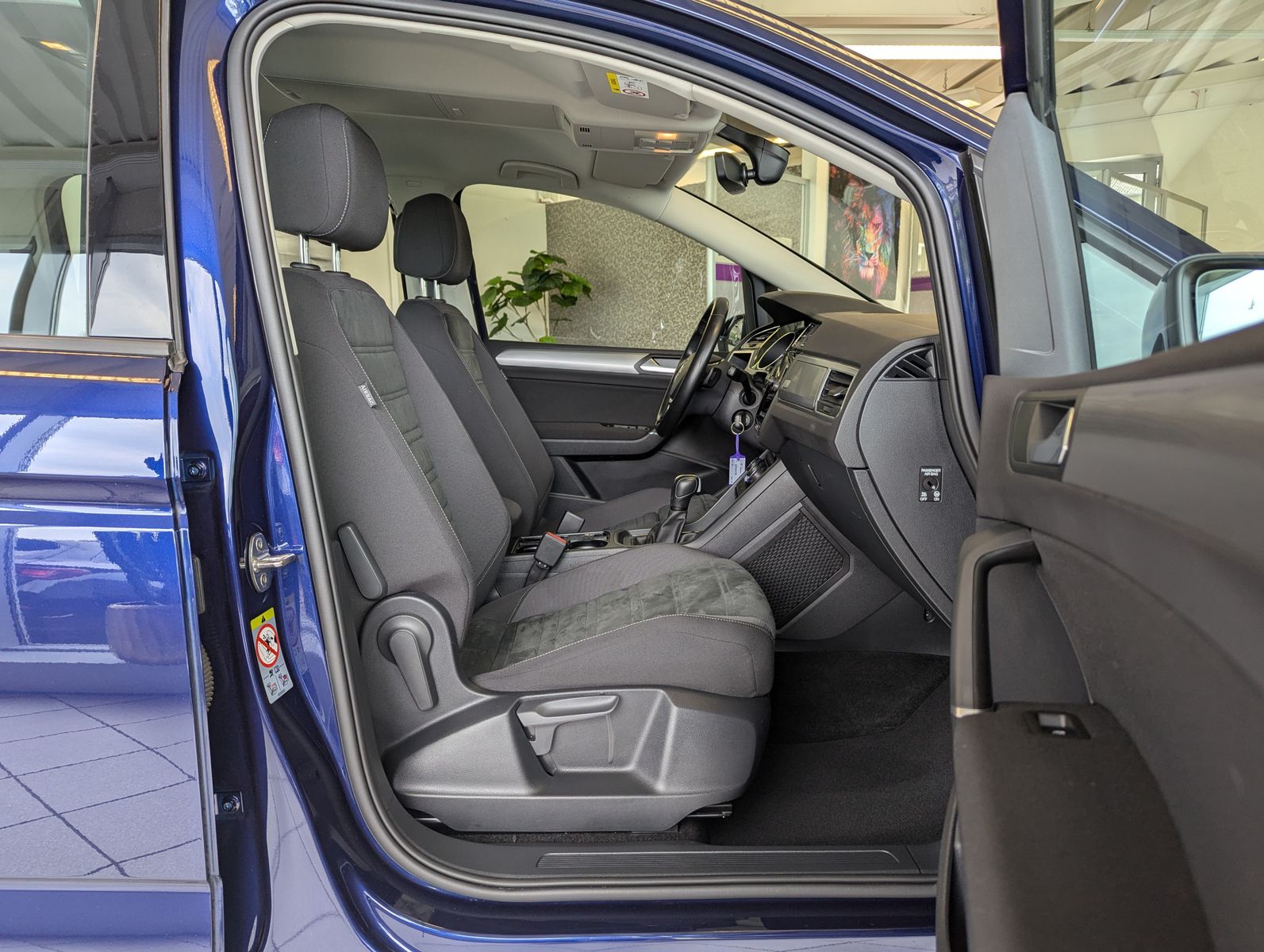 VW Touran 2.0 TDI DSG Comf. ACC LED Kamera - Image 14