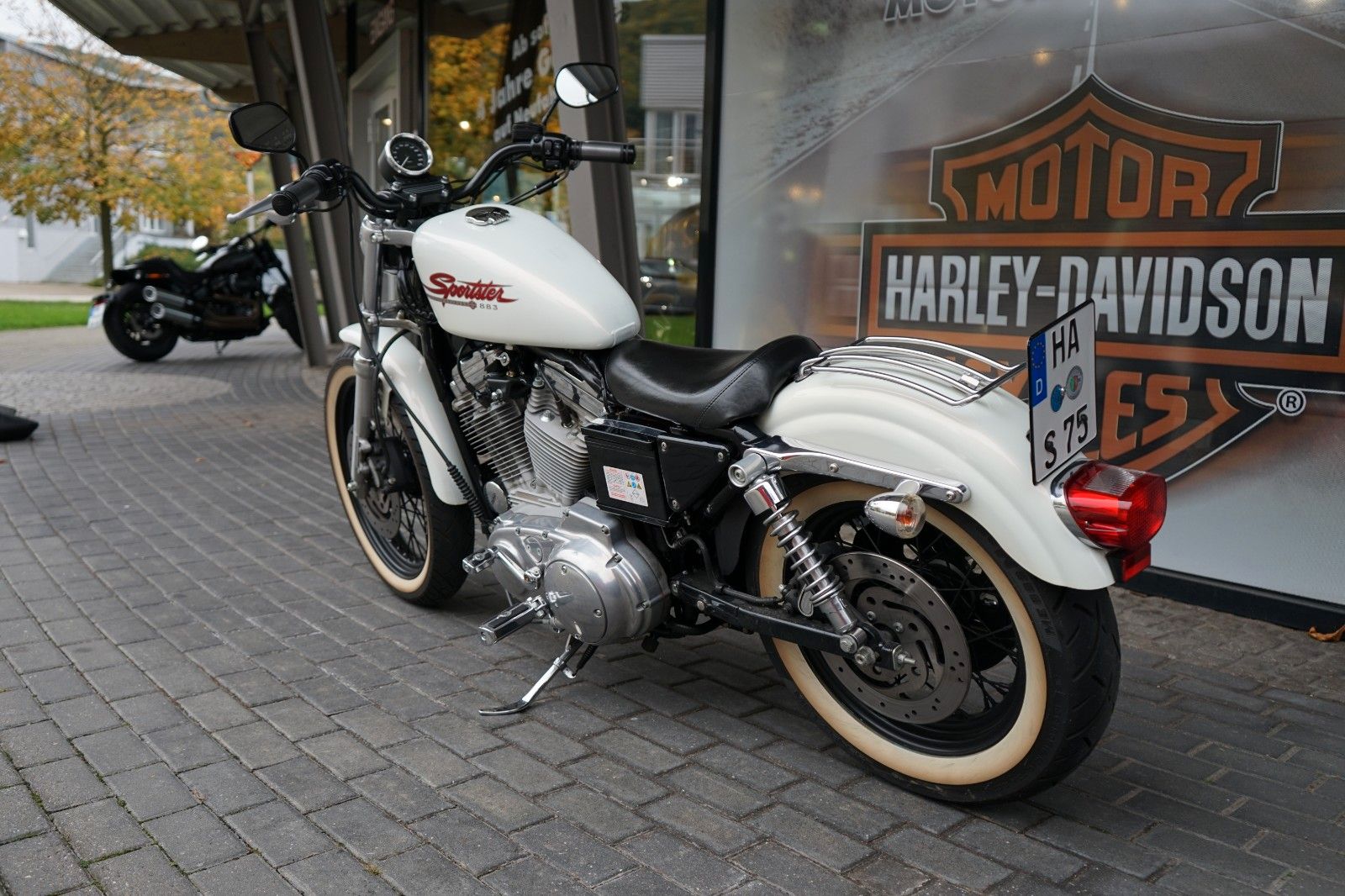 Fahrzeugabbildung Harley-Davidson Sportster XLH 883 Hugger-Weiß-Wenig KM-Neuwertig