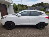 Hyundai ix35 2.0 Premium 4WD mit AHK *Tüv neu bis 09.27* - Hyundai ix35 in Köln