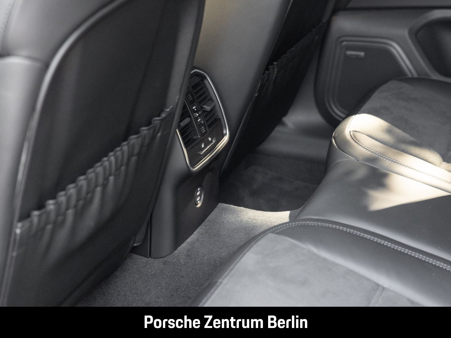 Porsche Macan GTS Karminrot Sportabgasanlage Panorama foto 25
