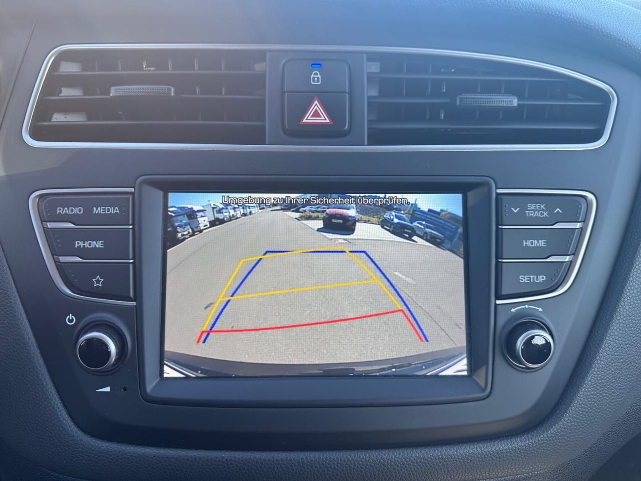 Fahrzeugabbildung Hyundai i20 TREND KAMERA*SHZ*LHZ*CARPLAY*KLIMA*PDC*RADIO