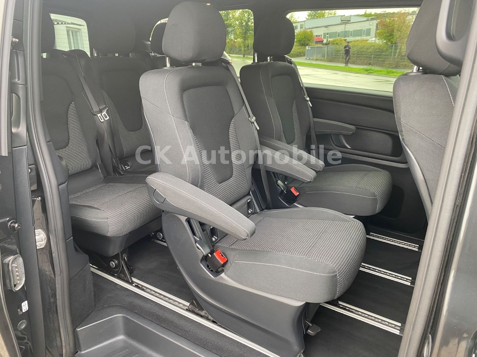 Fahrzeugabbildung Mercedes-Benz V 300 d EDITION 4MATIC lang/7Sitze/Navi/Kam./LED