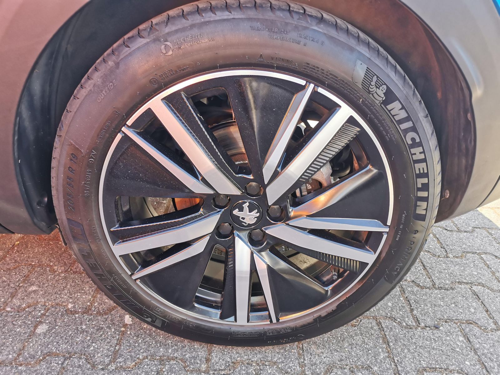 Fahrzeugabbildung Peugeot 3008 1.6 Hybrid 225 (Plug-In), GT-Line