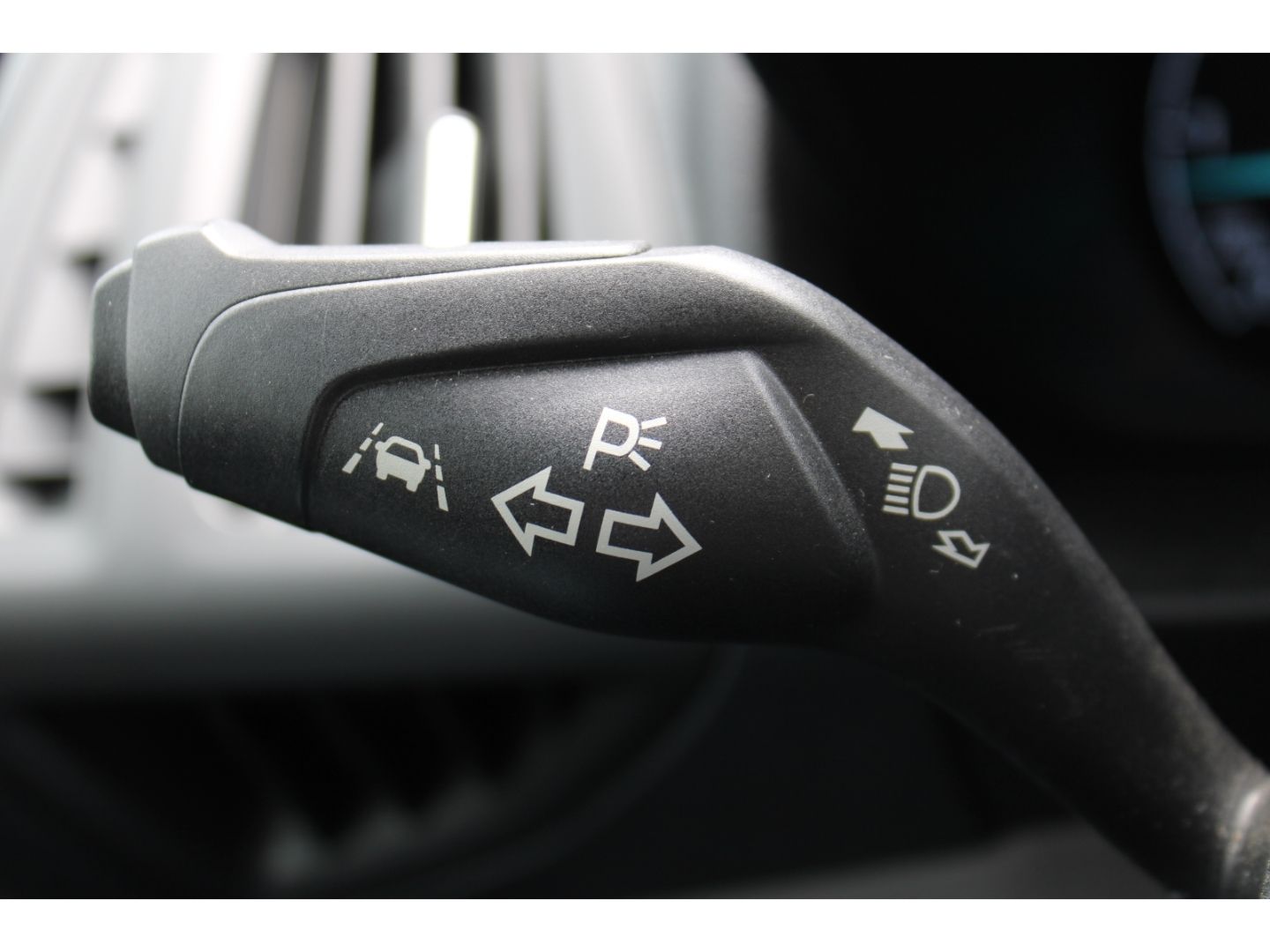 Fahrzeugabbildung Ford Tourneo Connect 1.5 TDCi Xenon Navi PDC RFK AHK