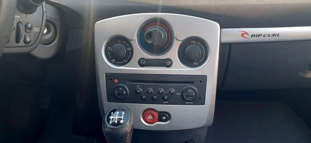 Renault Clio 2009 — interior