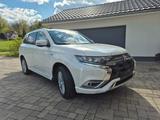 Mitsubishi Plug-in Hybrid Outlander 2.4 MIVEC TOP, AHK