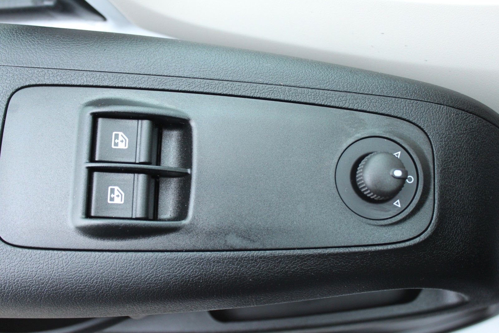 Fahrzeugabbildung Fiat Ducato Pritsche 35 AHK, Ganzjahresreifen