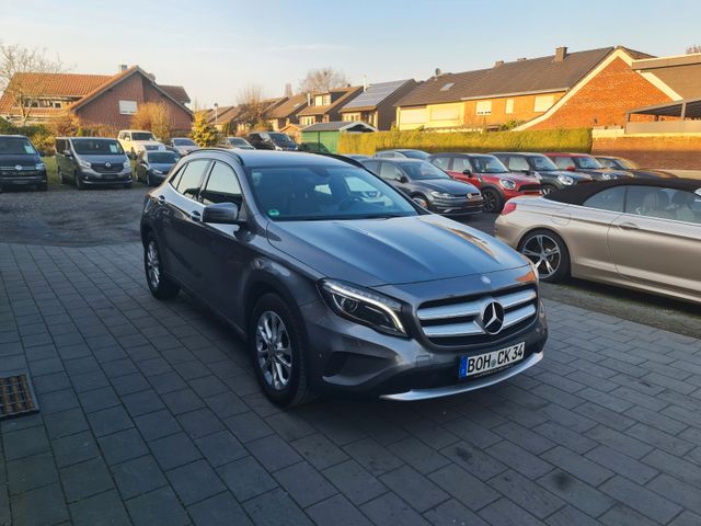 Mercedes-Benz GLA 200 AUT Style/BI-XENON/NAVI/SHZ