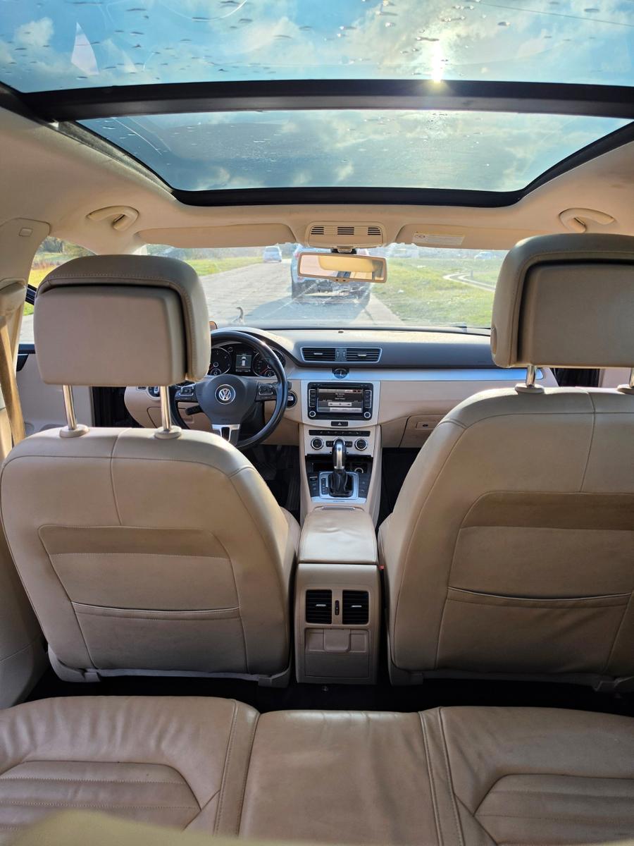 Volkswagen Passat 2012 — photo 11