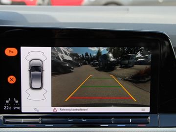 Volkswagen Golf VIII 1.5 TSI Life Move KLIMA LED NAVI ALU