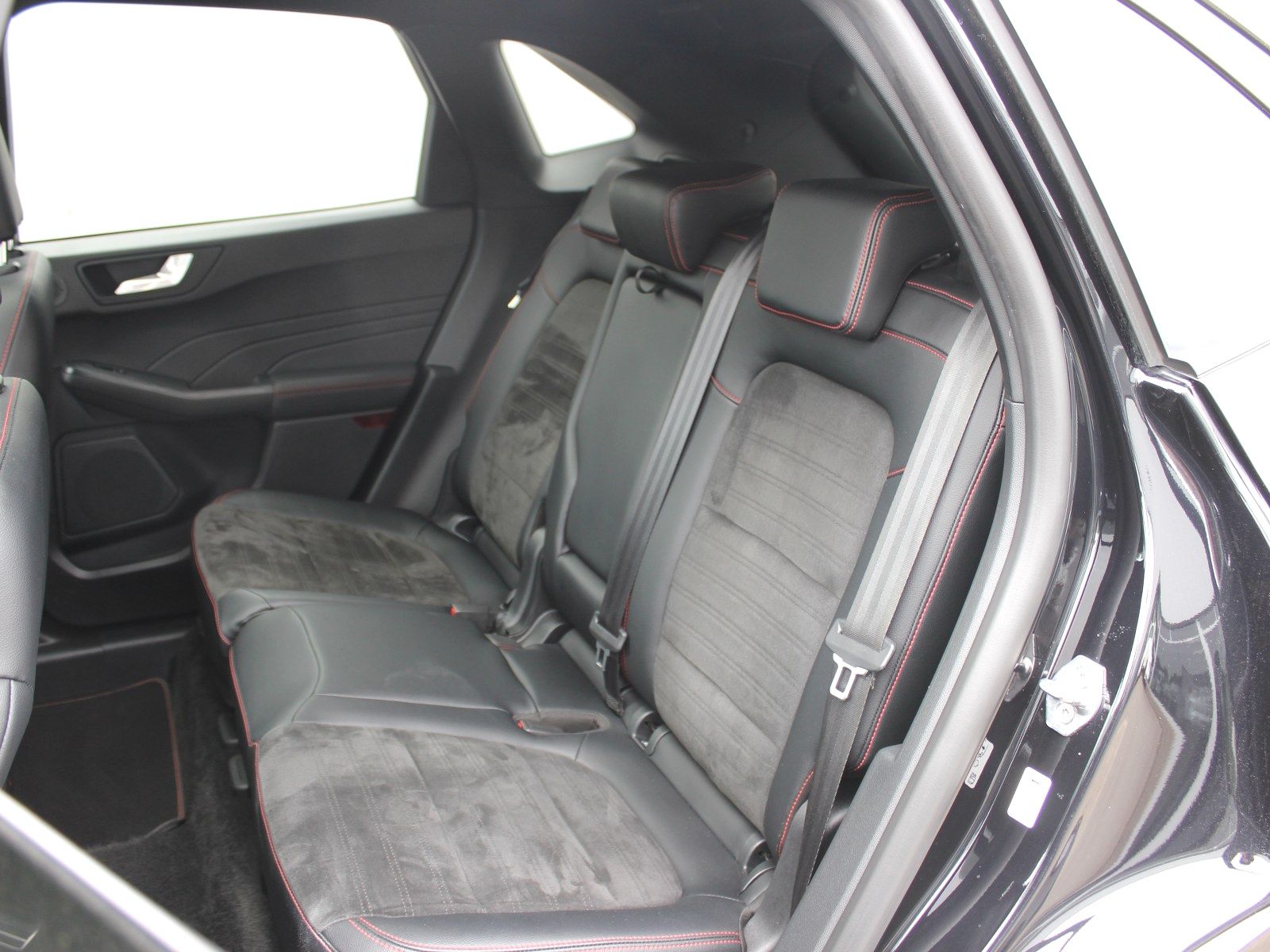Fahrzeugabbildung Ford Kuga Plug-In Hybrid ST-Line X 2,5 Duratec