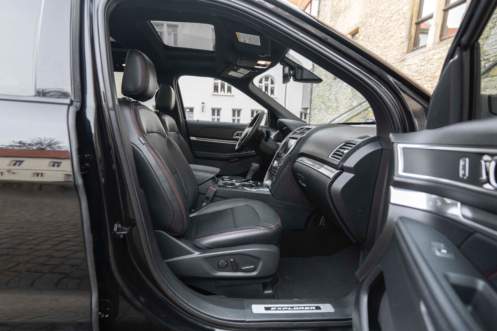 Fahrzeugabbildung Ford Explorer 3,5l 4x4 Sport KAM 6SITZER M+S ACC AHK