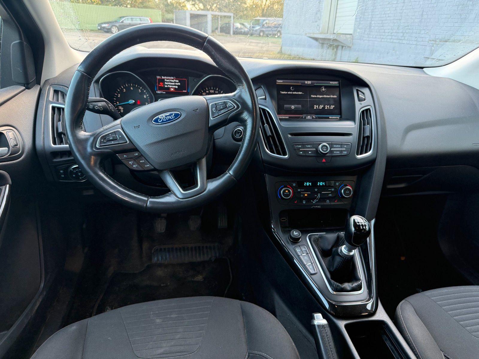 Ford Focus 2015 — photo 10