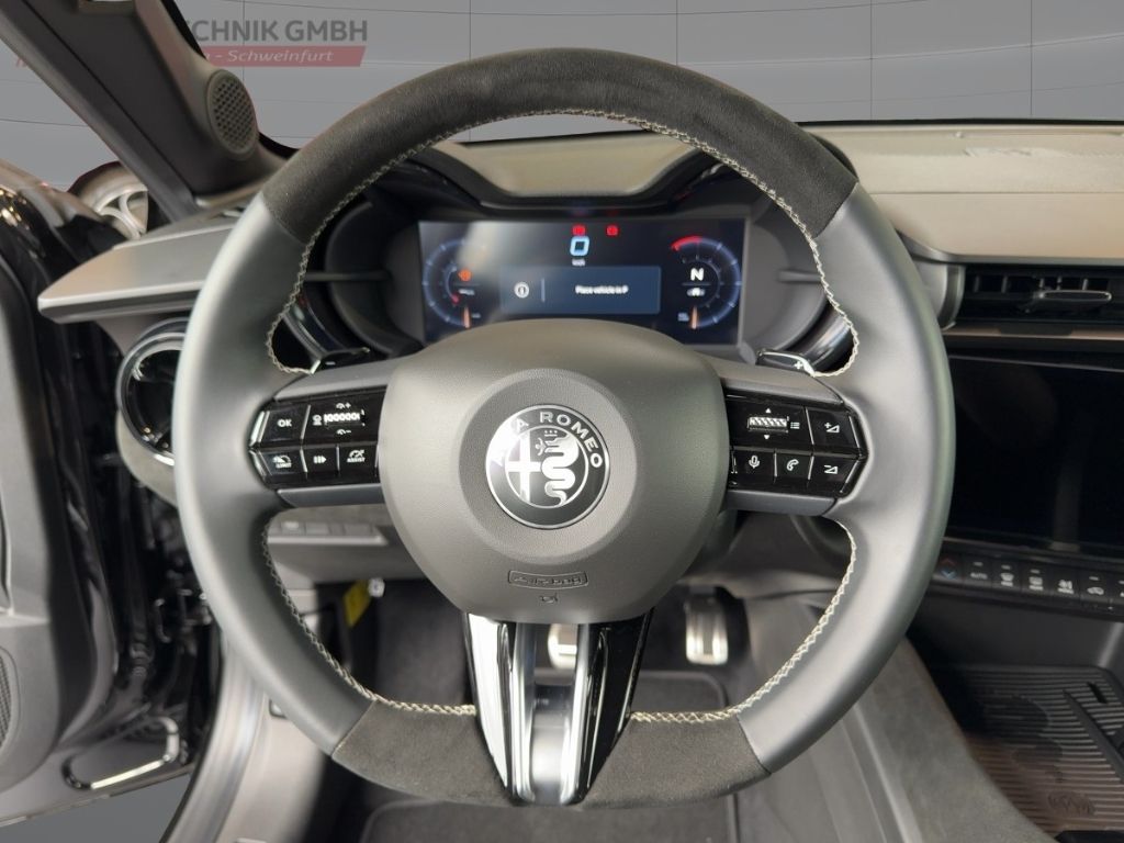 Fahrzeugabbildung Alfa Romeo Junior Ibrida SPORT SPECIALE PANO WINTER MATRIX