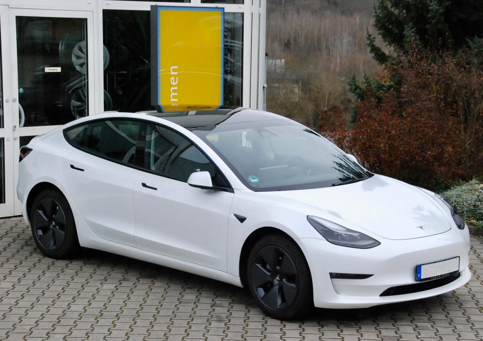 Tesla Model 3 Long Range Dual AWD 1.Hand