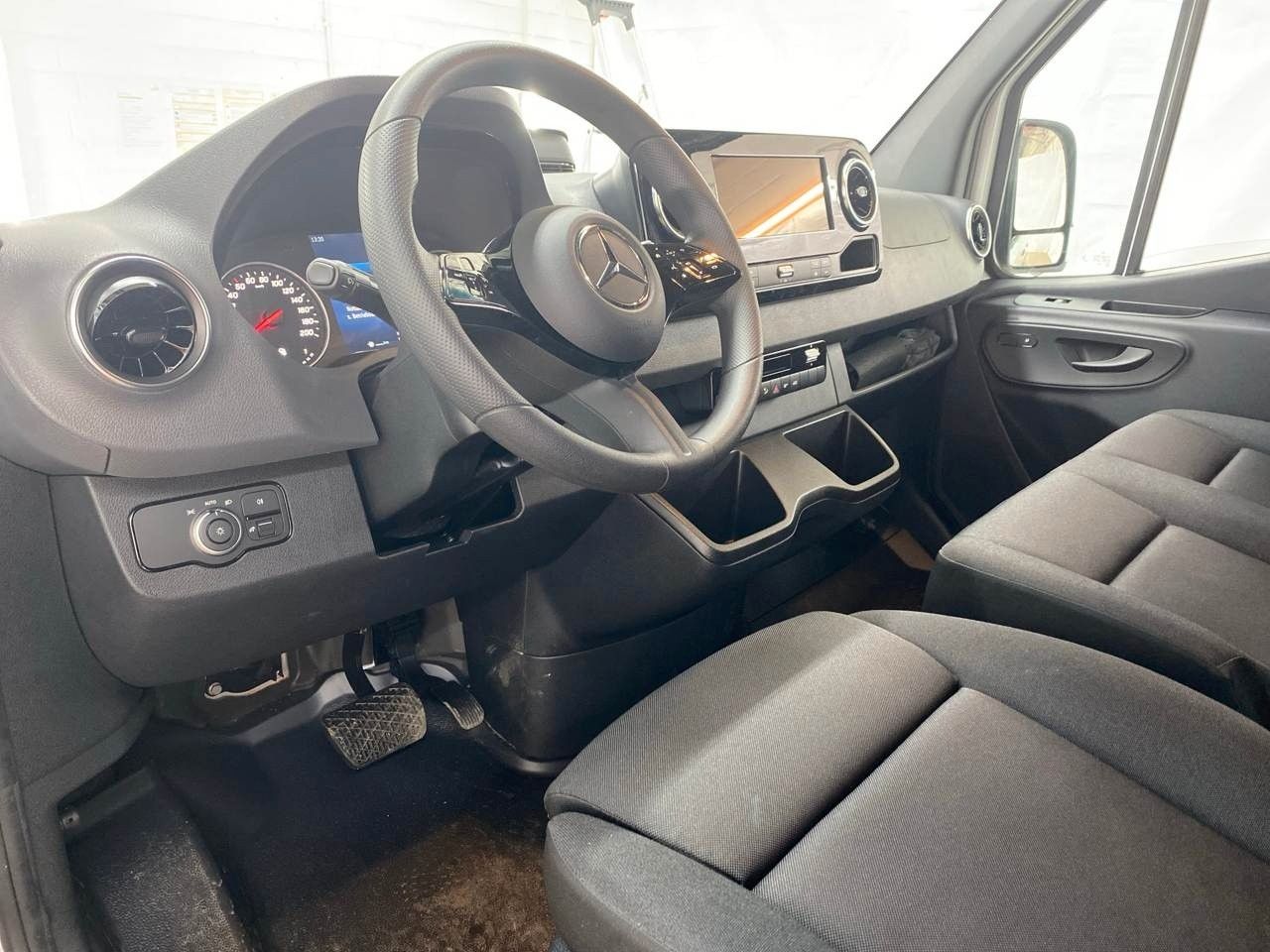 Fahrzeugabbildung Mercedes-Benz Sprinter 317 CDI 9G 3665 Klima AHK3,5t Schwingo