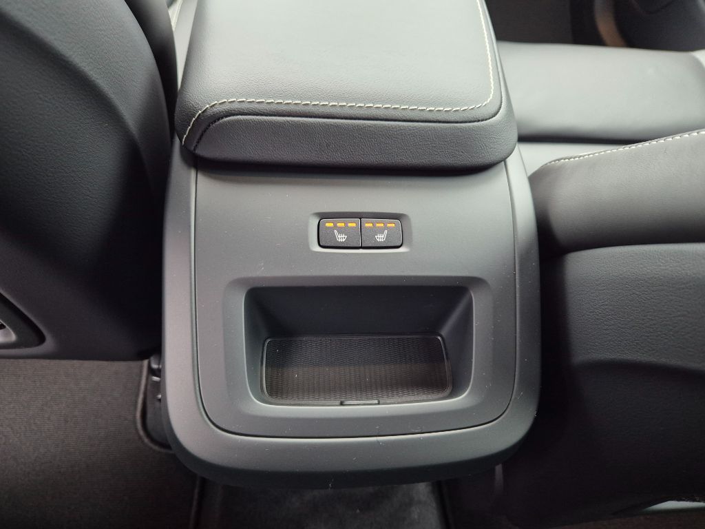 Fahrzeugabbildung Volvo XC60 B5 B AWD Plus Dark+BusinessPak.+AHZV+