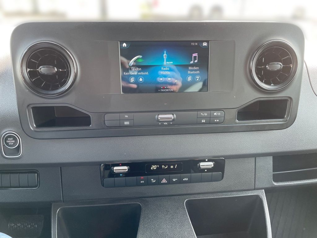Fahrzeugabbildung Mercedes-Benz Sprinter 319 Doka Pritsche 3665 4x4 AHK, LED