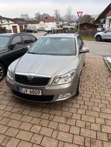 Skoda Octavia 1.8 TSI Ambition Combi Ambition - Skoda Octavia aus 2012 mit Benzin-Antrieb: Kombi
