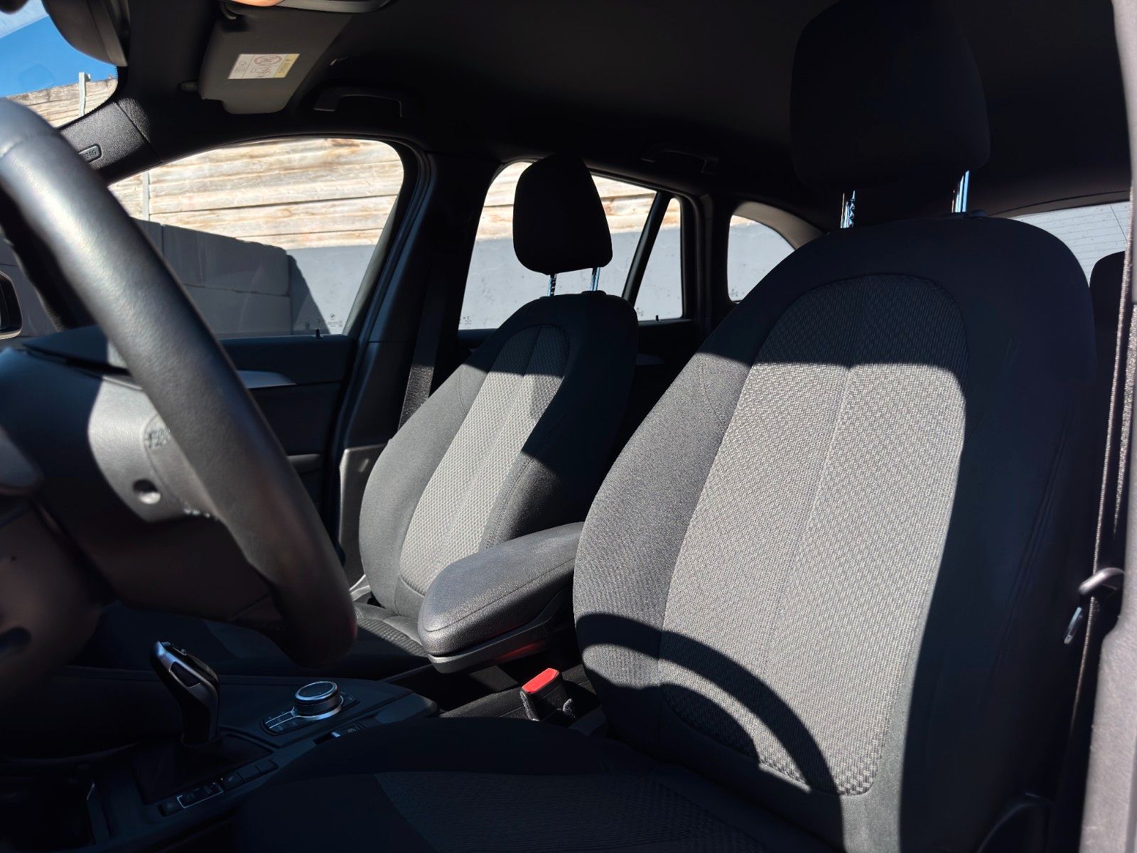 Fahrzeugabbildung BMW X1 sDrive20i Advantage Tempomat AHK PDC SHZ LED