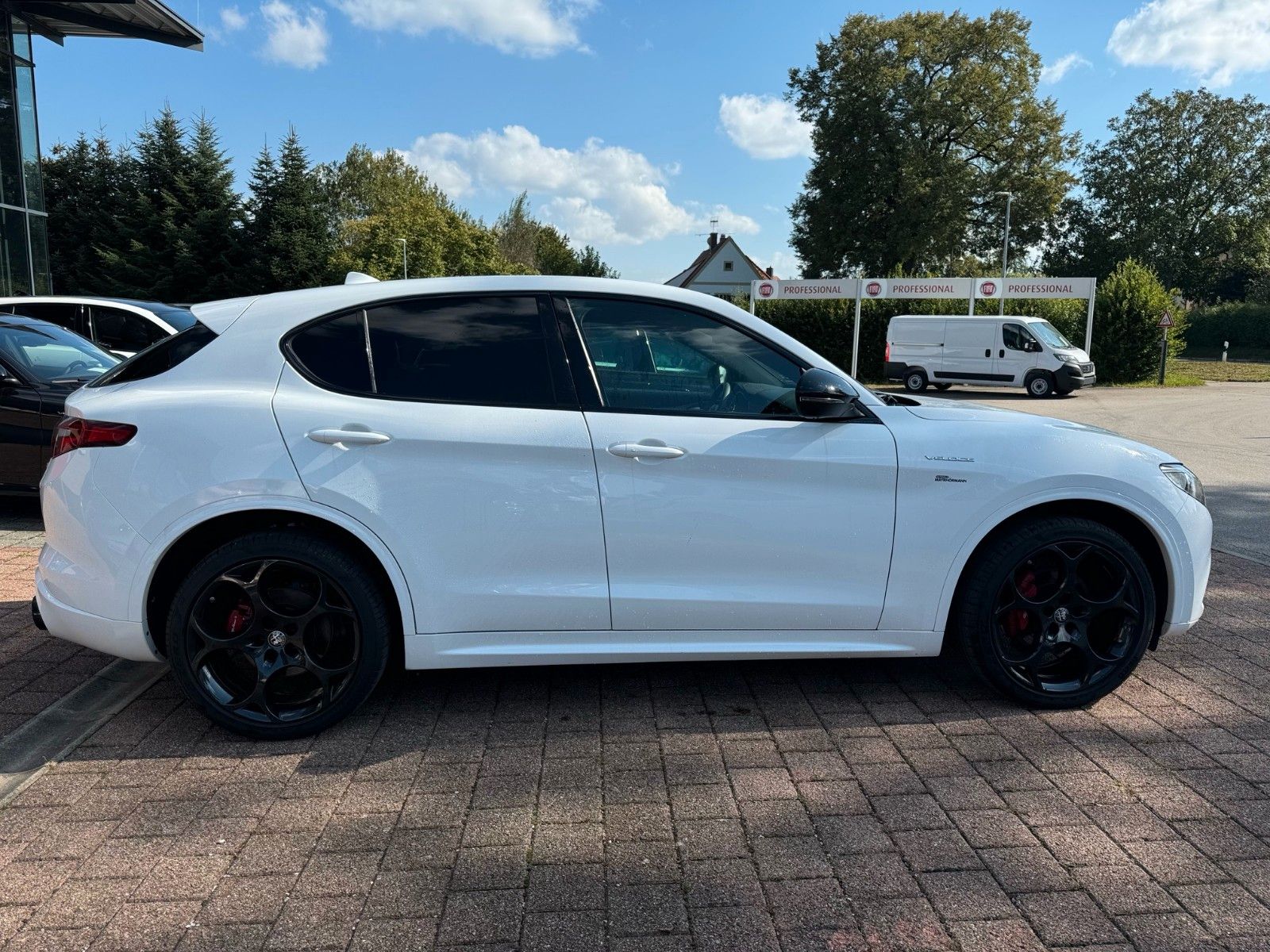 Fahrzeugabbildung Alfa Romeo STELVIO VELOCE 280PS Q4 MEMORY TOTWINKEL NAVI