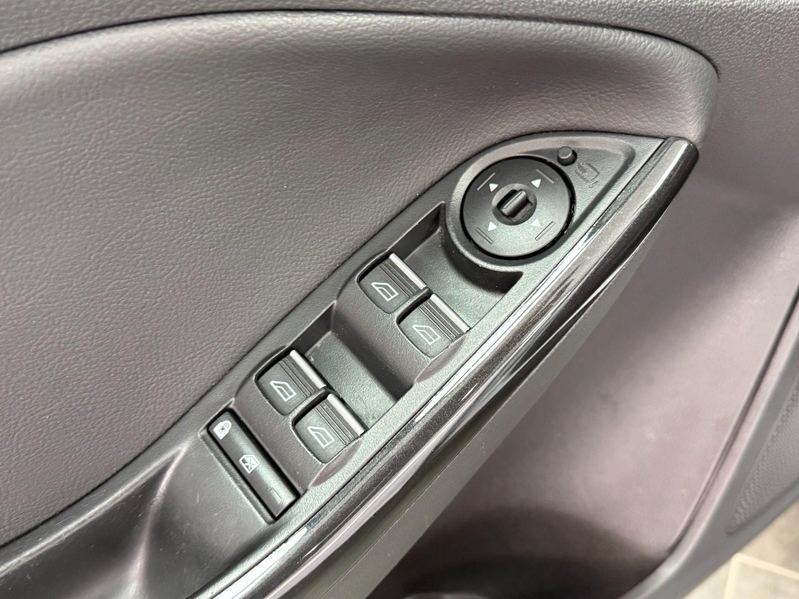 Ford Focus 2015 — photo 24