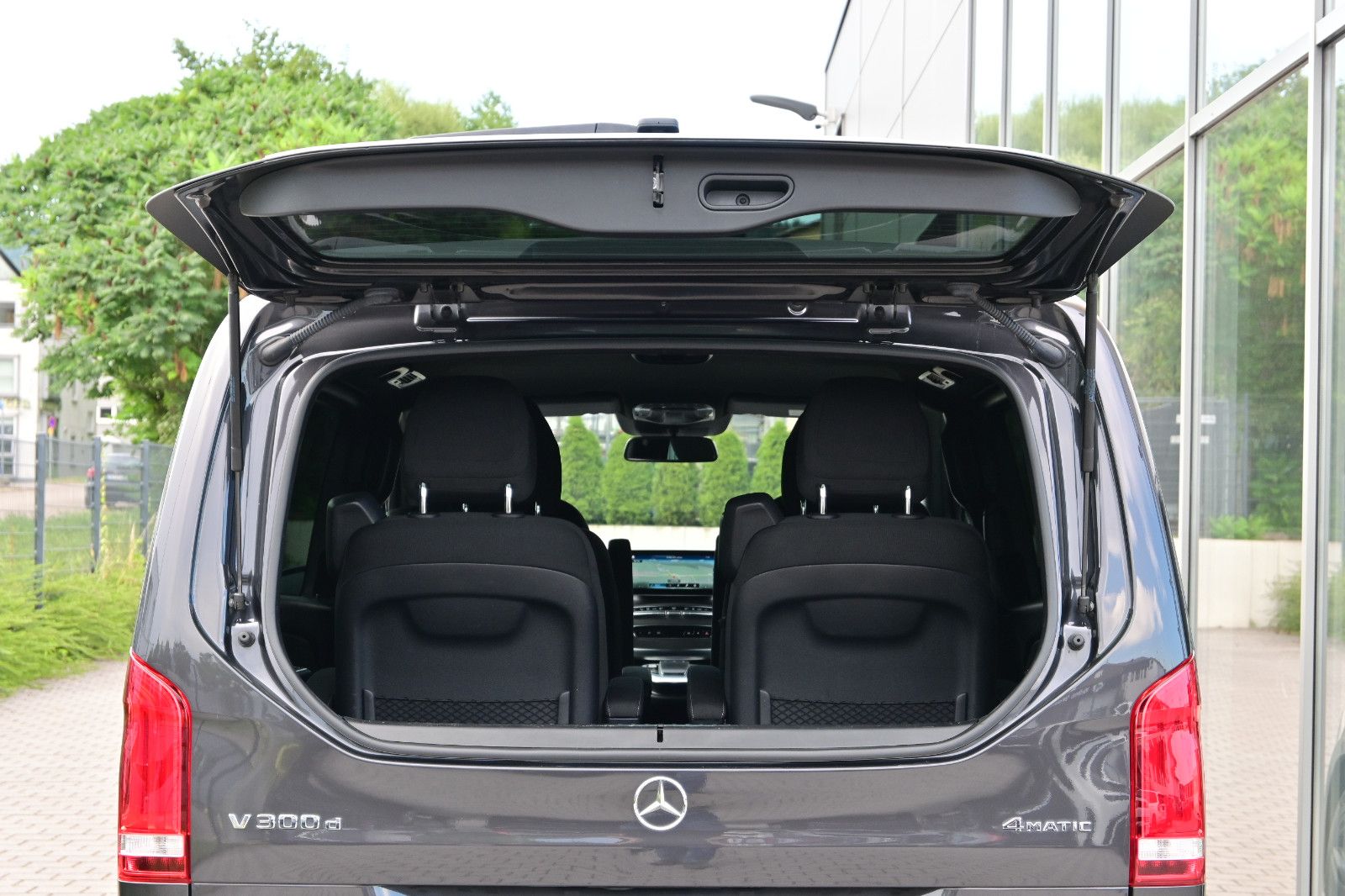 Fahrzeugabbildung Mercedes-Benz V 300 d 4M. 9G. Ed. AMG NIGHT °ACC°AHK°STANDHEIZ