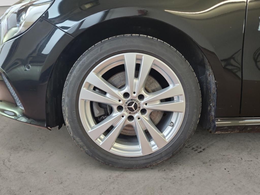 Mercedes-Benz A 250 BlueEfficiency Urban AUTOMATIK NAV LED SIT