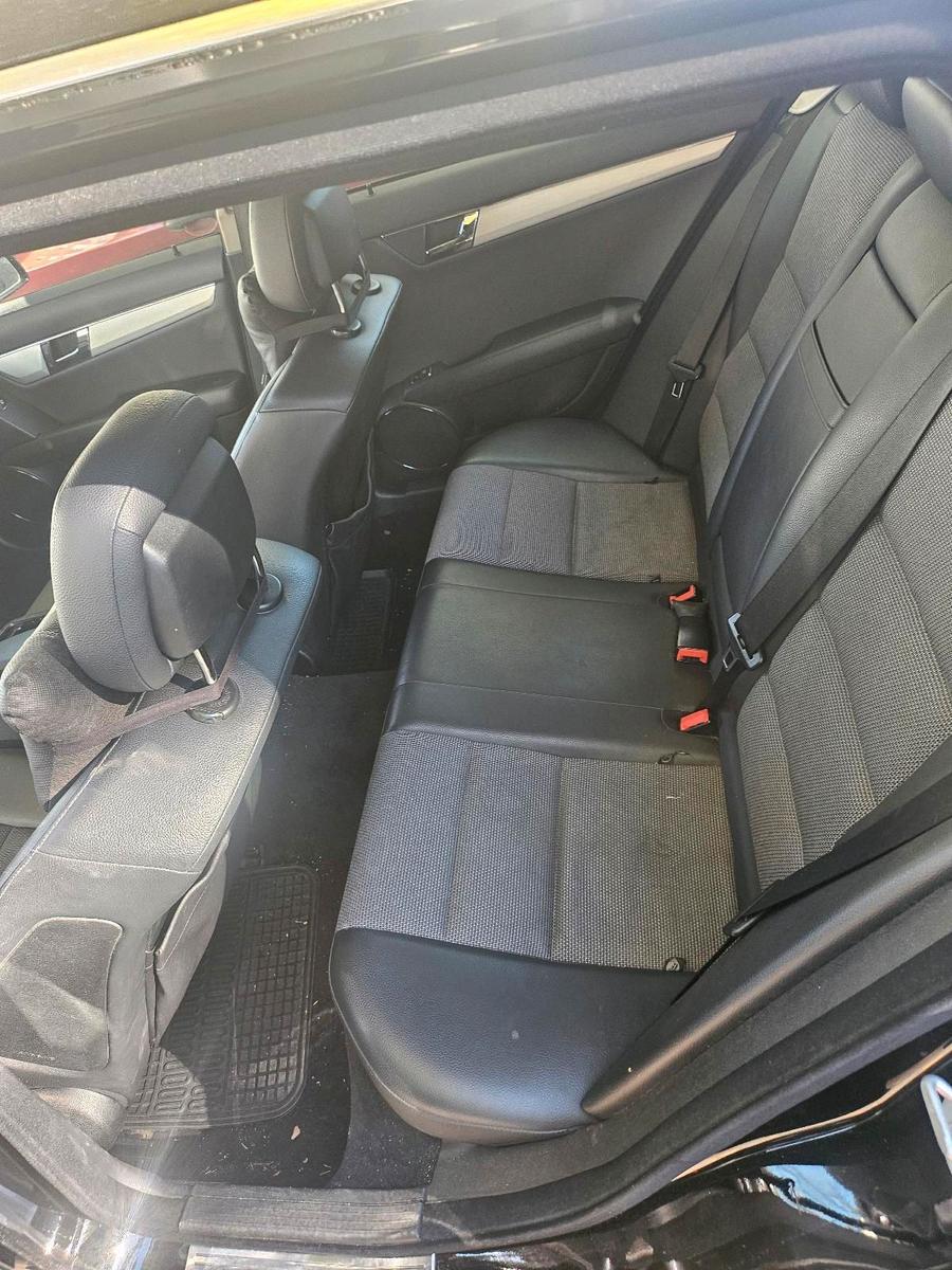 Mercedes-Benz C200 2010 — photo 7