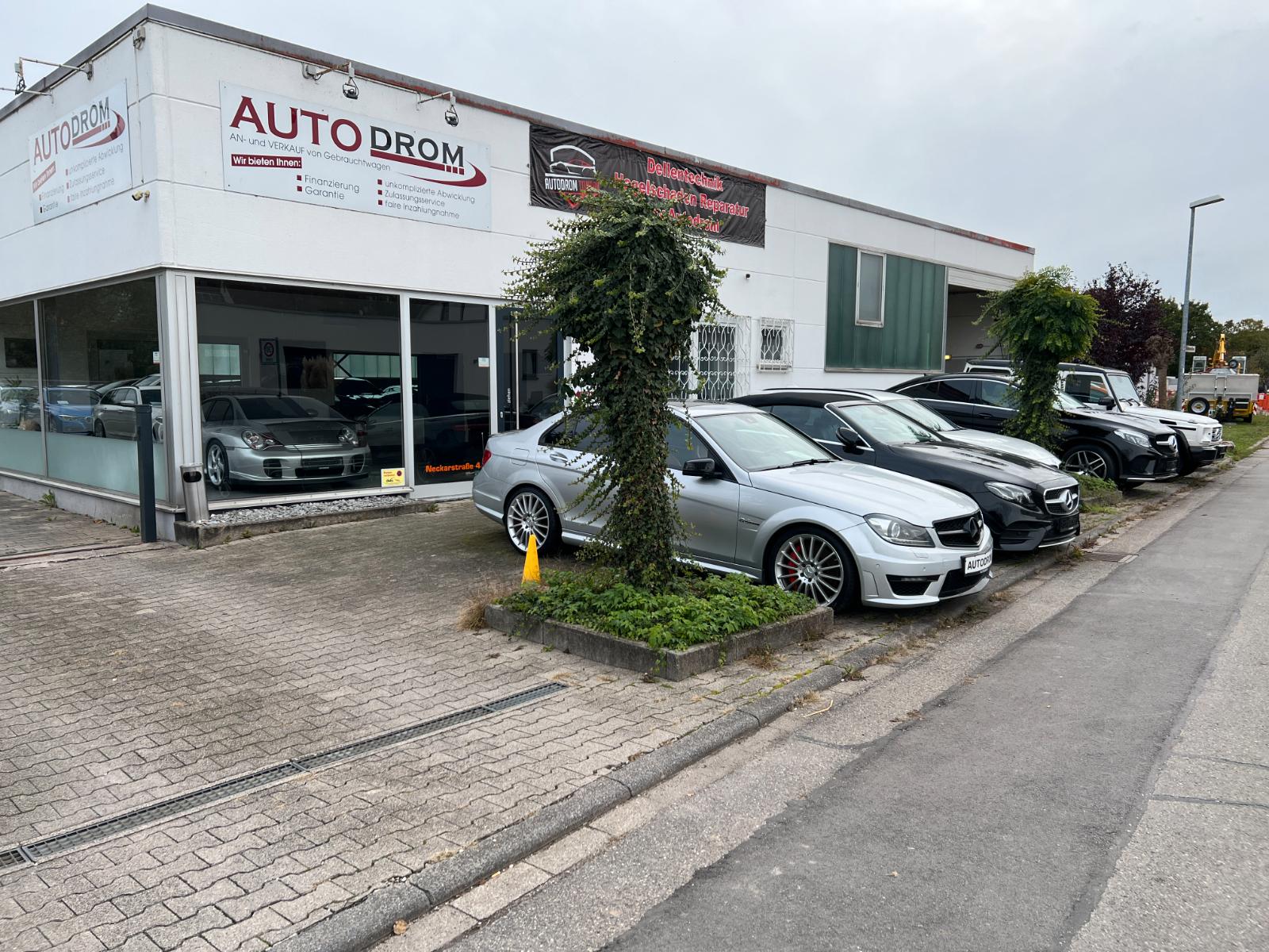 showroom-image-bottom