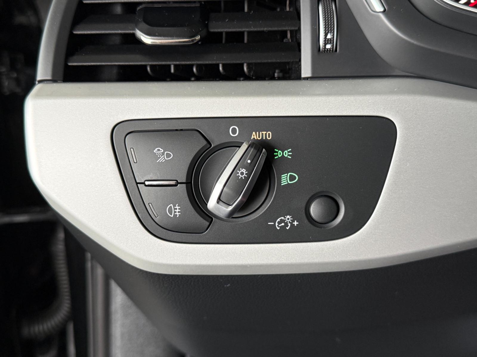 Audi A4 AUT ACC AHK RKAM NAVI Massage SH CarPlay USB